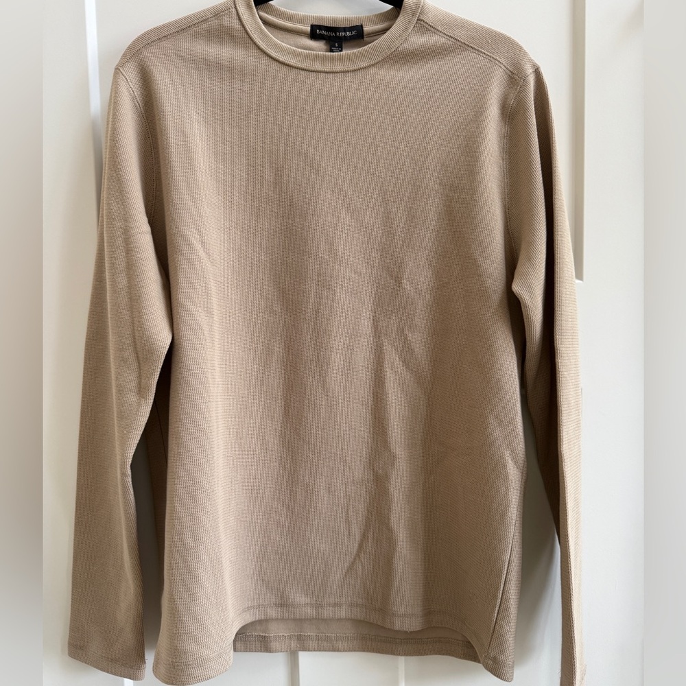 Banana Republic Crew Shirt Beige Textured Double Knit Long Sleeve Size SMALL A5